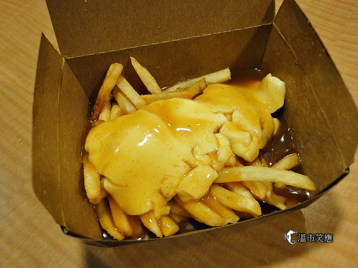 DSC09494MCD Poutine