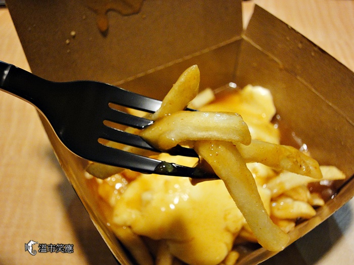 DSC09500MCD Poutine