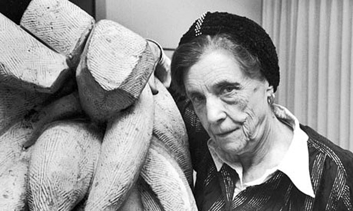 Louise-Bourgeois-with-Bar-004