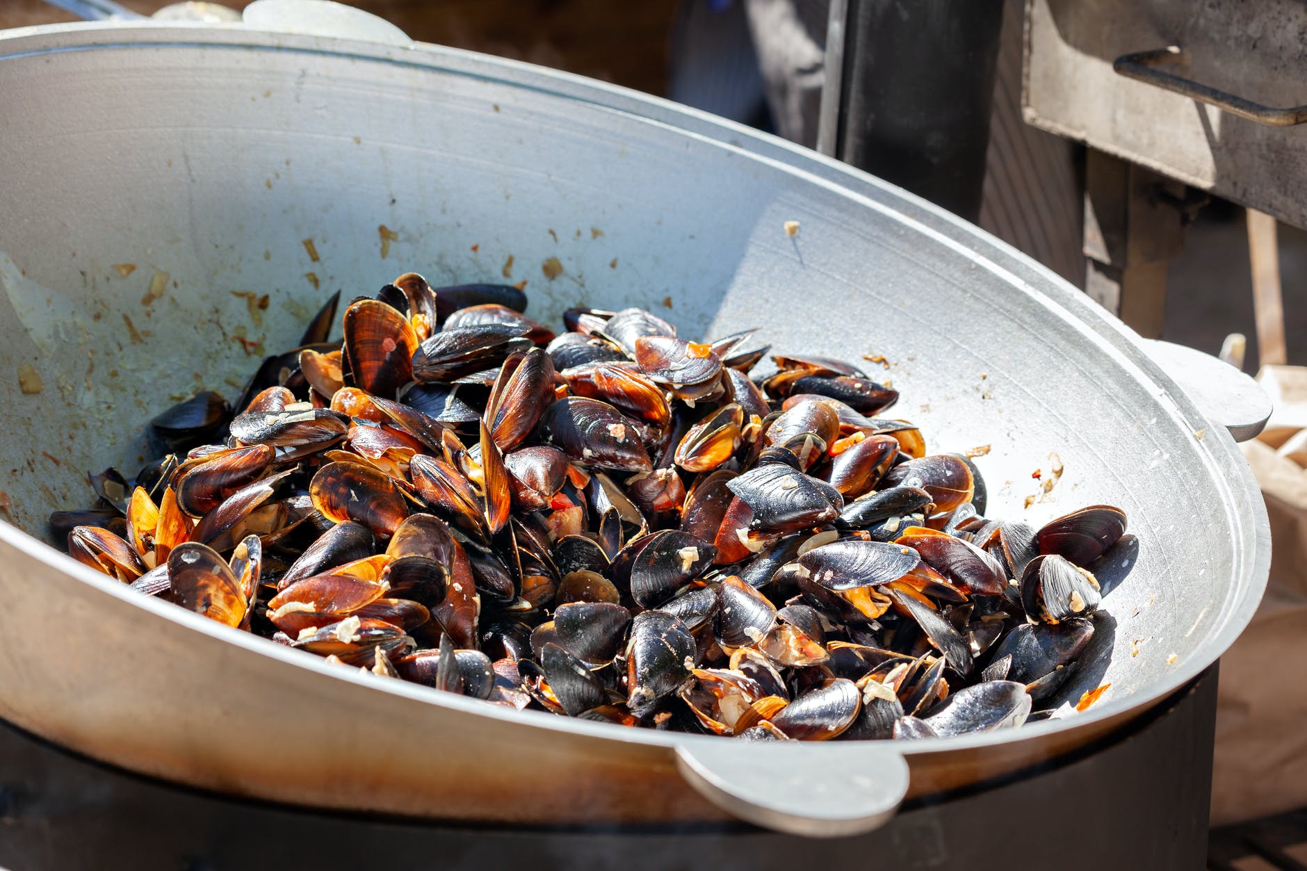 mussles in a wok
