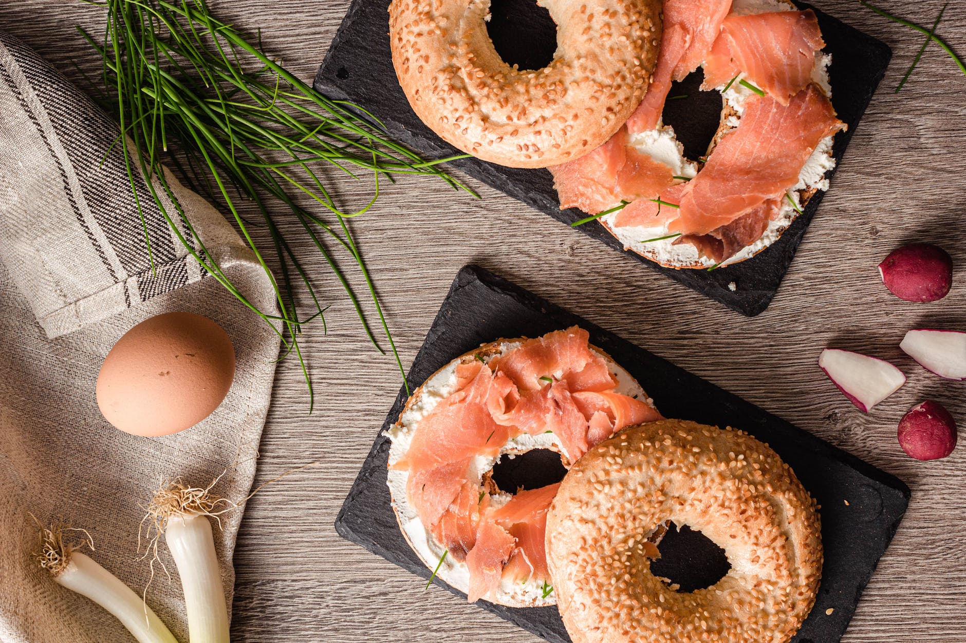 bagel with salmon